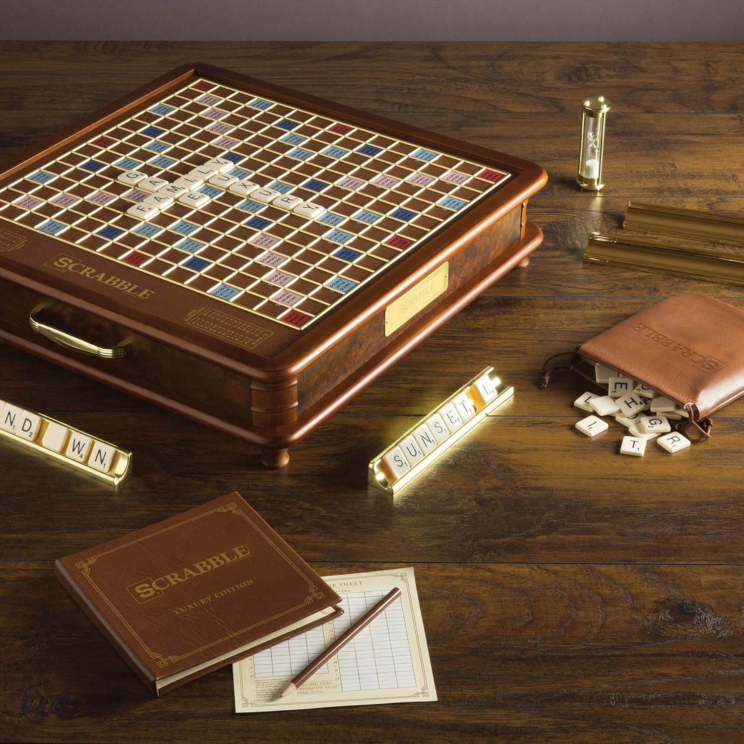 スクラブル（Scrabble） 手触りのよい本格木製駒 p706p5g Hasbro 【並行輸入品】Scrabble Board Game, Classic Word Game for